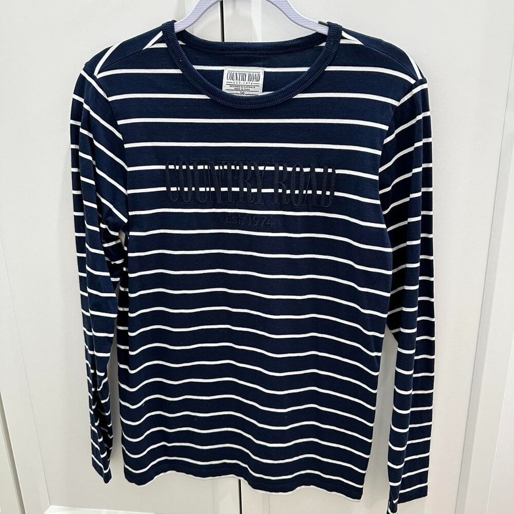 Country Road Women s Navy and Blue T-shirt